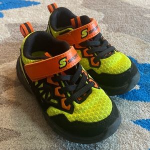 Boys’ 8 skecher shoes
